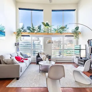 Loft In Downtown With Free Parking Apartment