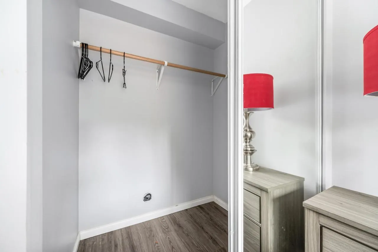 Stylish Dual Bedroom Suite In Van West Vancouver Holiday home