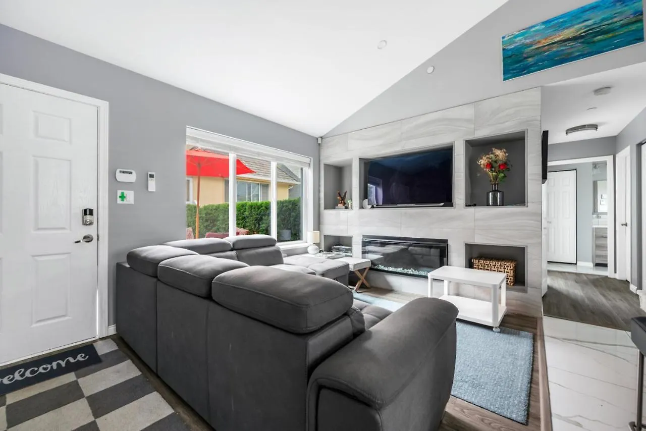 Holiday home Stylish Dual Bedroom Suite In Van West Vancouver Canada