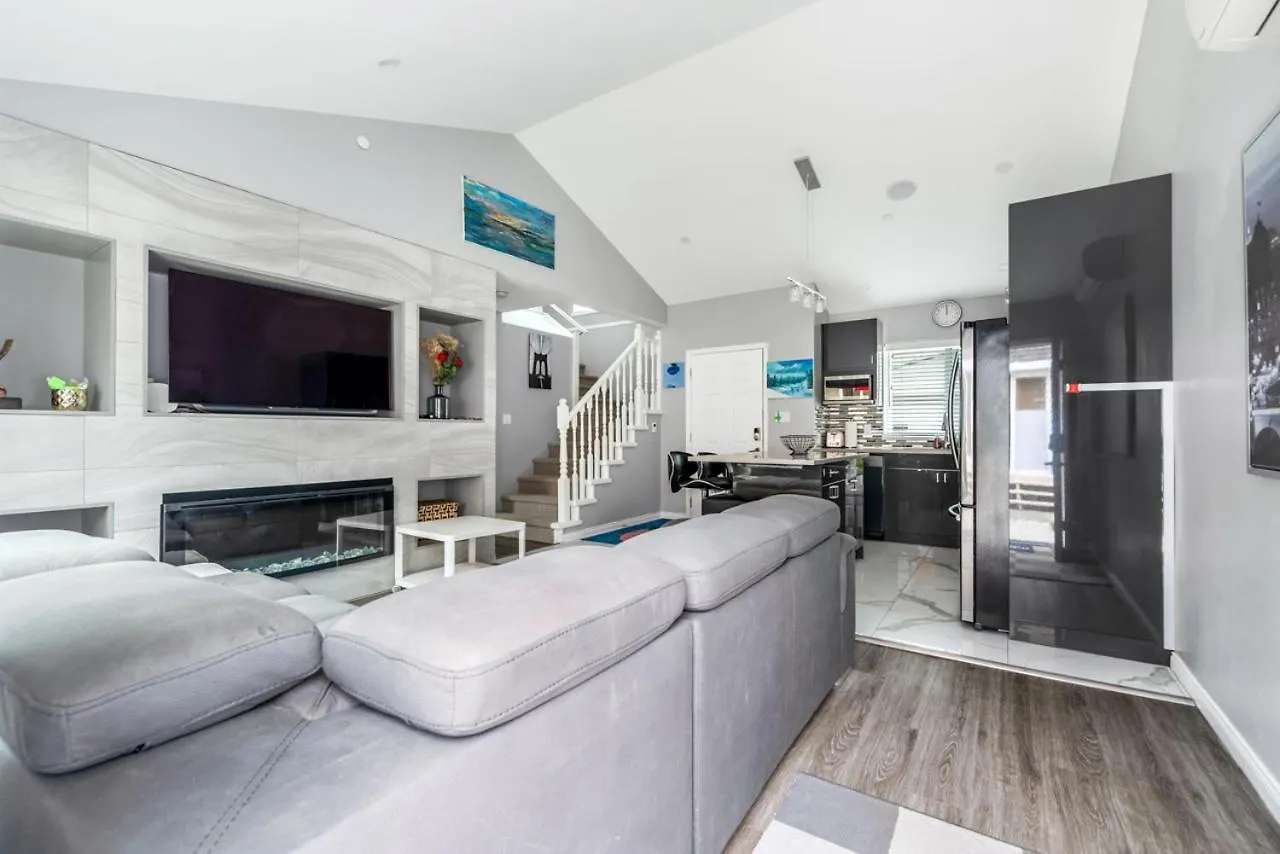 Stylish Dual Bedroom Suite In Van West Vancouver 0*,  Canada